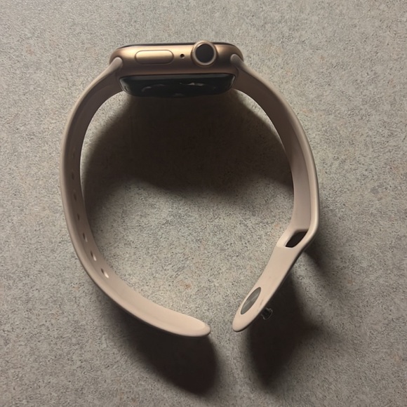 Apple watch Series 5 (Rose gold) - Picture 4 of 4
